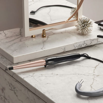 أداة تجعيد الشعر من السيراميك ببرميل 25 ملم وضمان لمدة سنة واحدة وجهد كهربائي 110-240 فولت للحصول على تجعيدات ناعمة ولامعة